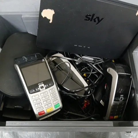 APPROXIMATELY 10 ASSORTED ELECTRICAL PRODUCTS TO INCLUDE ROUTERS, CARD PAYMENT MACHINES, POWER CABLES ETC