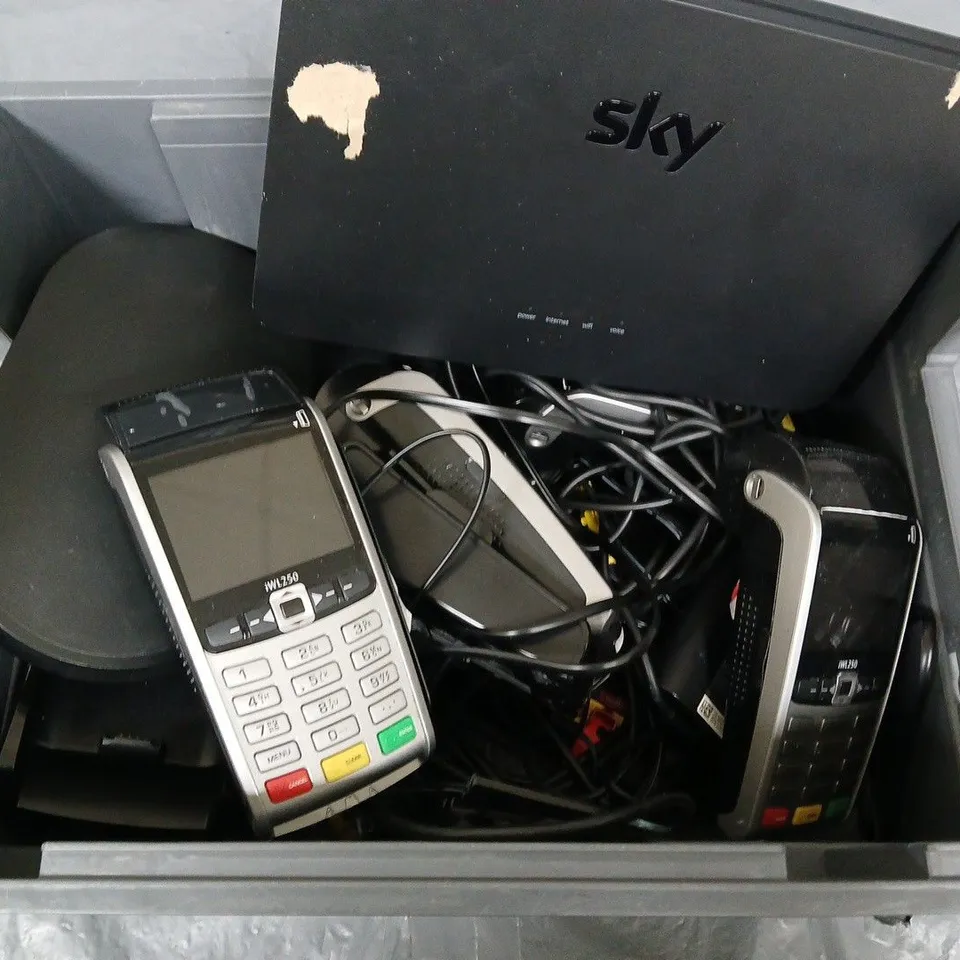 APPROXIMATELY 10 ASSORTED ELECTRICAL PRODUCTS TO INCLUDE ROUTERS, CARD PAYMENT MACHINES, POWER CABLES ETC