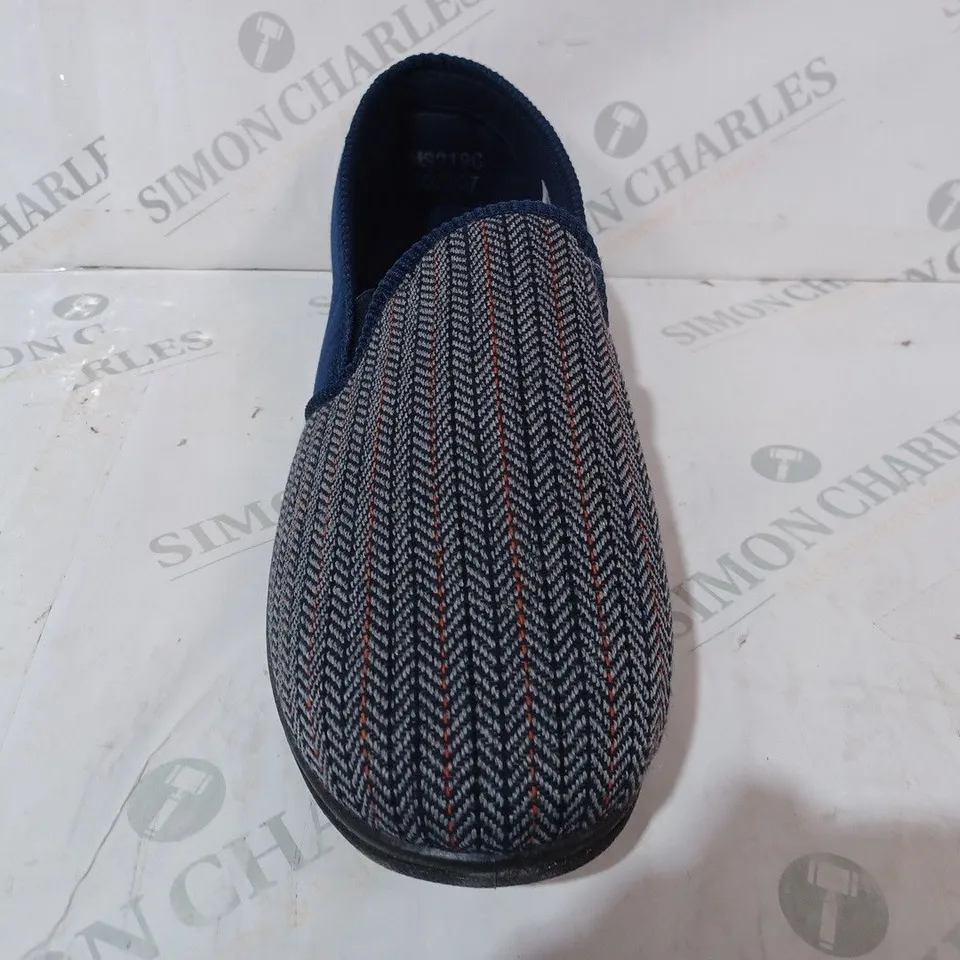 BOXED PAIR OF ZEDZZZ HERRINGBANE GUSSET SLIPPERS IN NAVY BLUE SIZE 15