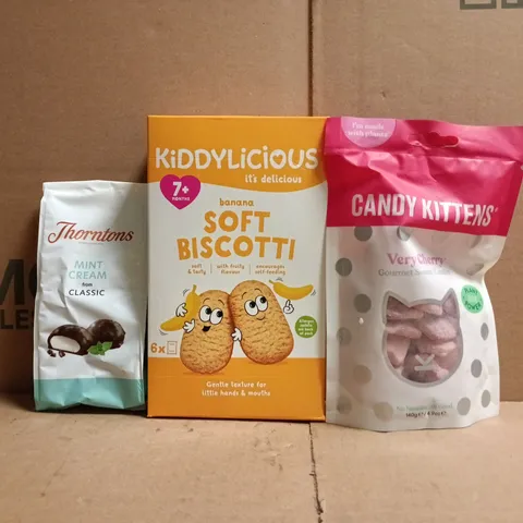 APPROXIMATELY 10 ASSORTED FOOD AND DRINK ITEMS TO INCLUDE CANDY KITTENS, SOFT BISCOTTI, ETC