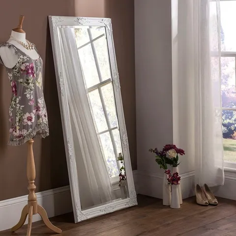 BOXED MADELEINE CARVED CLASSIC ACCENT MIRROR ( 1 BOX )