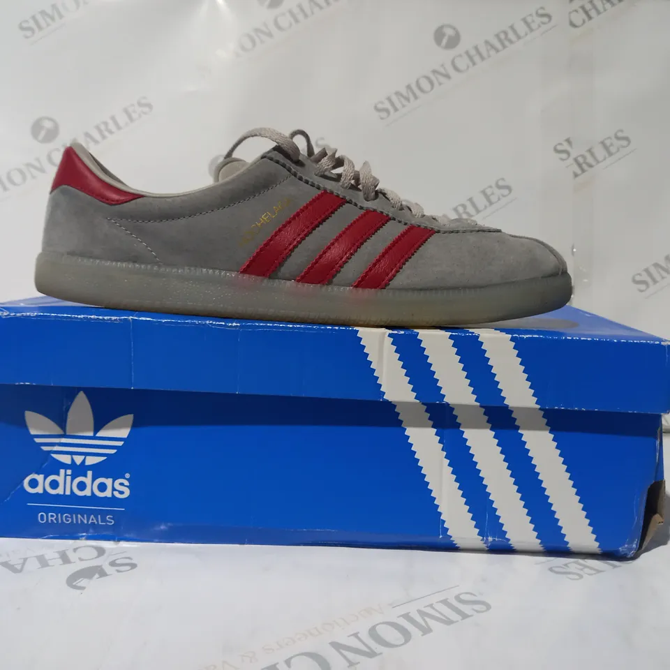 BOXED PAIR OF ADIDAS HOCHELAGA SPZL SHOES IN GREY/RED UK SIZE 9.5