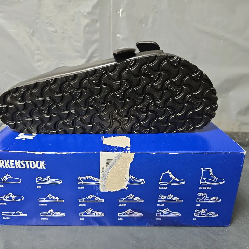 BIRKENSTOCK BUCKLE SANDALS - BLACK - SIZE 9.5