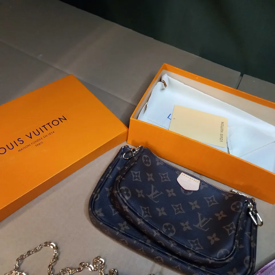 BOXED LOUIS VUITTON HANDBAG SET