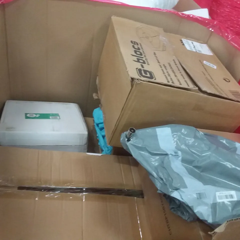 PALLET OF ASSORTED ITEMS INCLUDING E&WOMA KEYBOARD, VENETIAN BLIND, FLOWER PRINT UMBRELLA, G-BLOCS PARASOL BASE SET, SPIRAL GARDEN WIND SPINNER