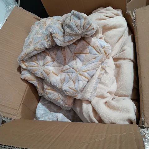 BOXED COZEE HOME VELEVET SOFT AND FLEECE DOUBLE SIZE DUVET SET