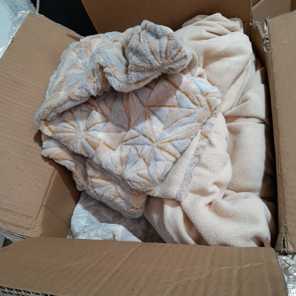 BOXED COZEE HOME VELEVET SOFT AND FLEECE DOUBLE SIZE DUVET SET