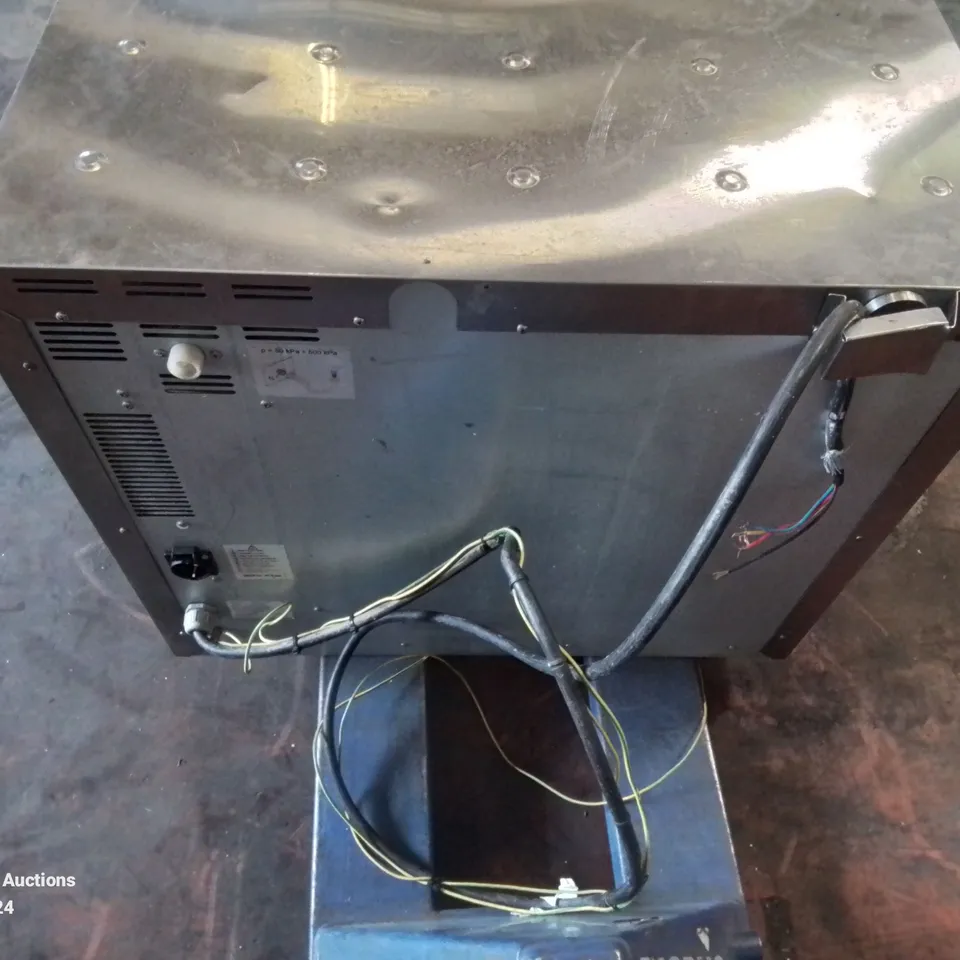 SMEG 6 TRAY COMMERCIAL, CONVECTION, BAKE OFF OVEN. MODEL ALFA241XM 8.5KW