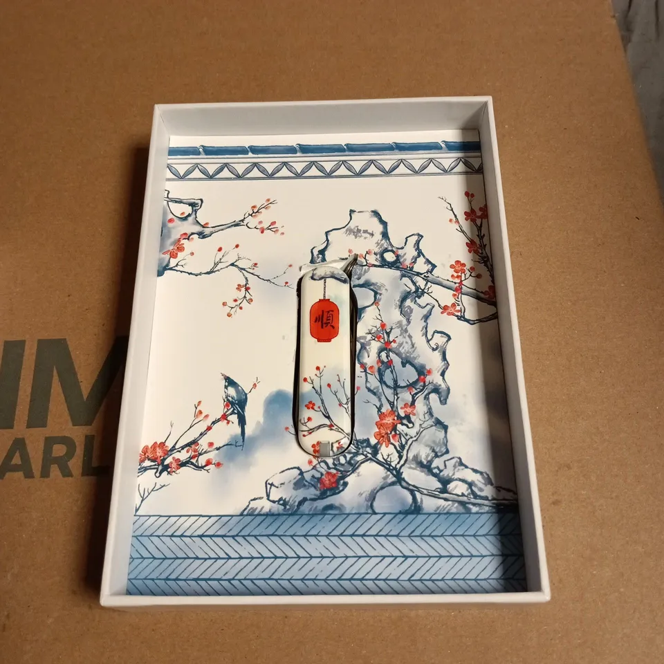 VICTORINOX GIFT SET WITH ASIAN-INSPIRED DESIGN PEN KNIFE , BOXED