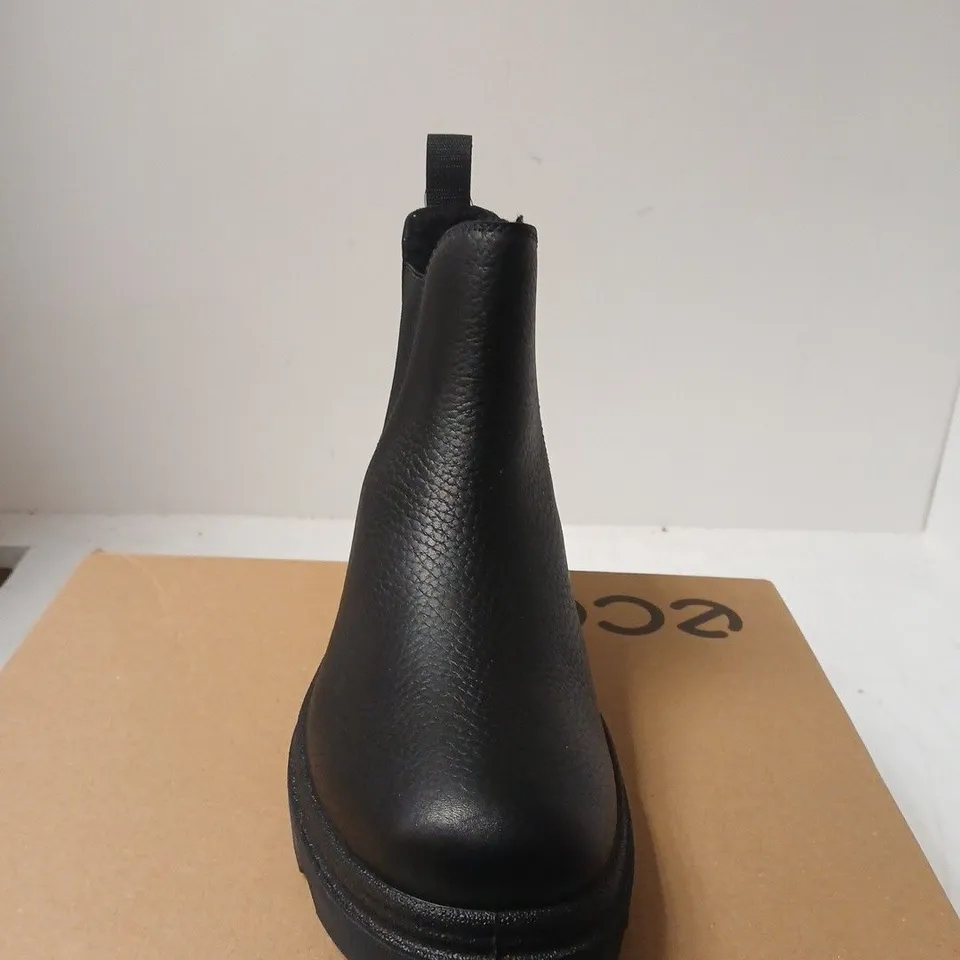 ECCO BLACK LEATHER CHELSEA BOOT WITH LUG SOLE - UK SIZE 8.5