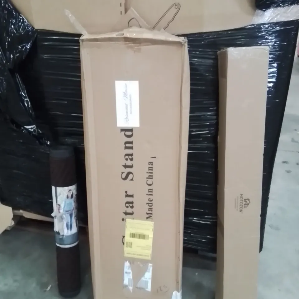 PALLET OF ASSORTED HOUSEHOLD GOODS AND PRODUCTS TO INCLUDE;WELCOME MAT,GUITAR STAND,CURTAIN POLES