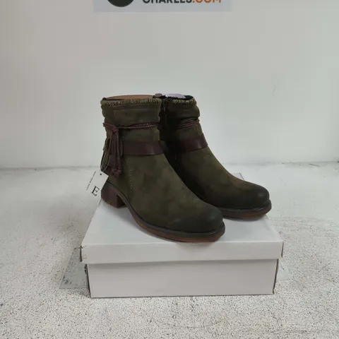 SHOES BY EMMA STOCKHOLM KHAKI SIZE 7 BOOT BOXED