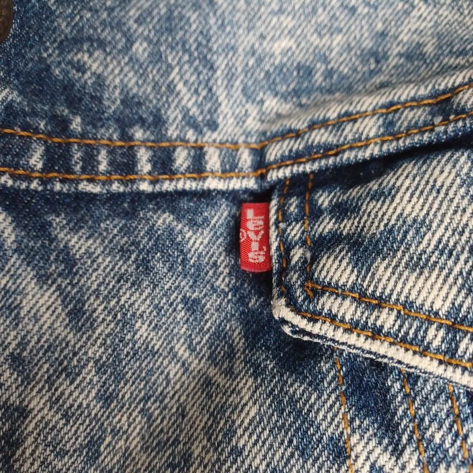LEVI'S DENIM JACKET WITH SHERPA LINING  - SIZE UNSPECIFIED