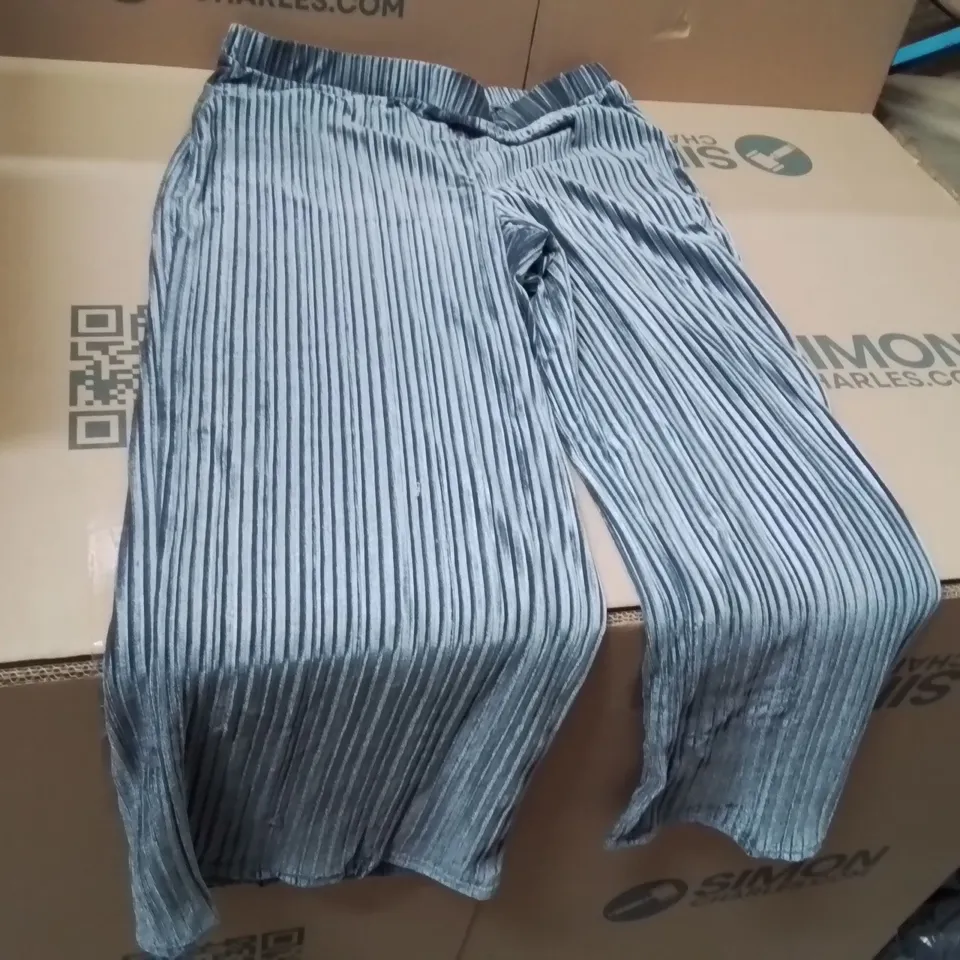BOXED BRAND NEW APPROXIMATELY 12 JD WILLIAMS VELVET WIDE LEG TROUSERS GREY SIZE 18