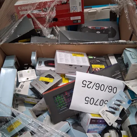 PALLET OF ASSORTED UNPROCESSED RAW RETURN ELECTRICAL PRODUCTS TO INCLUDE;