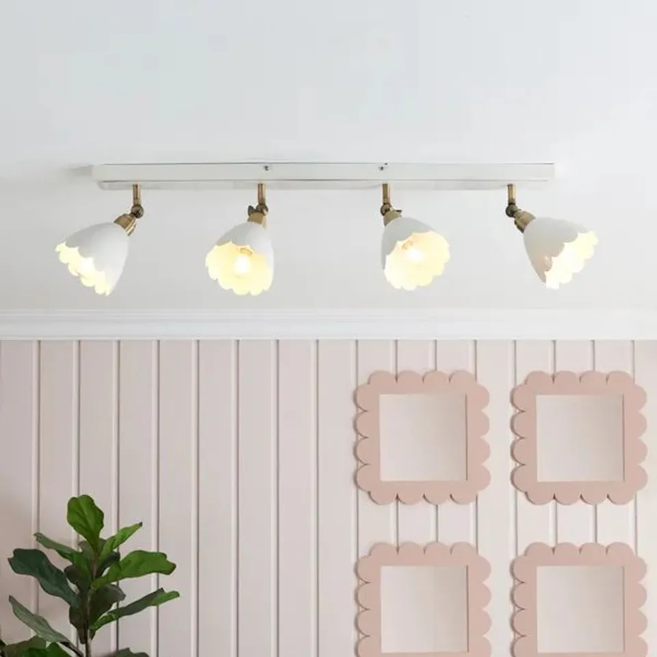 BOXED REMI SCALLOPED 4 LIGHT ADJUSTABLE SPOTLIGHT BAR