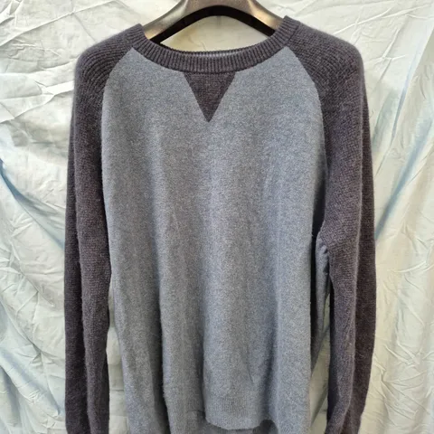 LANDS' END 100% CASHMERE SWEATER β COLOUR-BLOCK GREY BODY WITH CHARCOAL SLEEVES, UK XL (US XL)