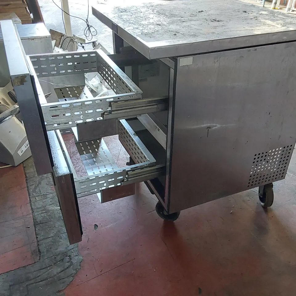 COMMERCIAL REFRIGERATOR UNIT
