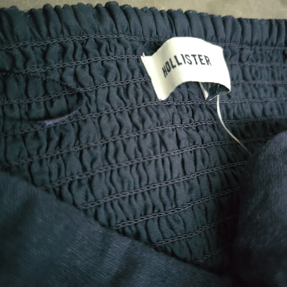 HOLLISTER NAVY SKIRT – ELASTIC WAIST, SIZE M
