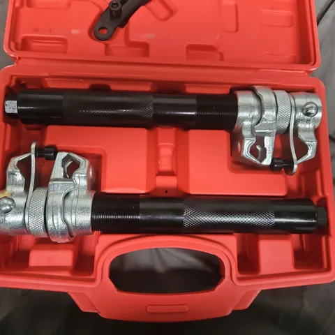 Two-Piece Hand Puller Set in Red Case