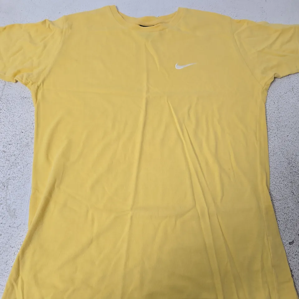 NIKE LOGO CASUAL TEE - SIZE UNSPECIFIED