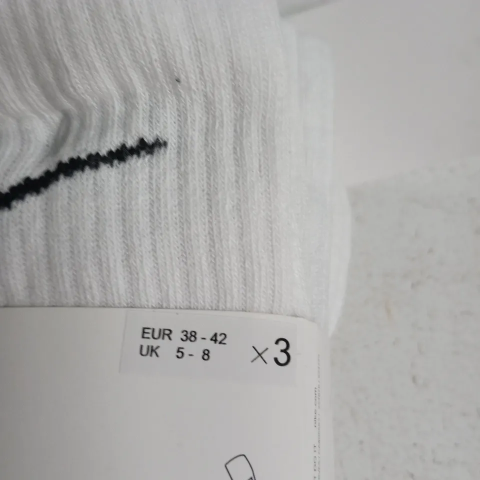 NIKE EVERYDAY CREW SOCKS – WHITE, UK 5-8 (EUR 38-42), PACK OF 3