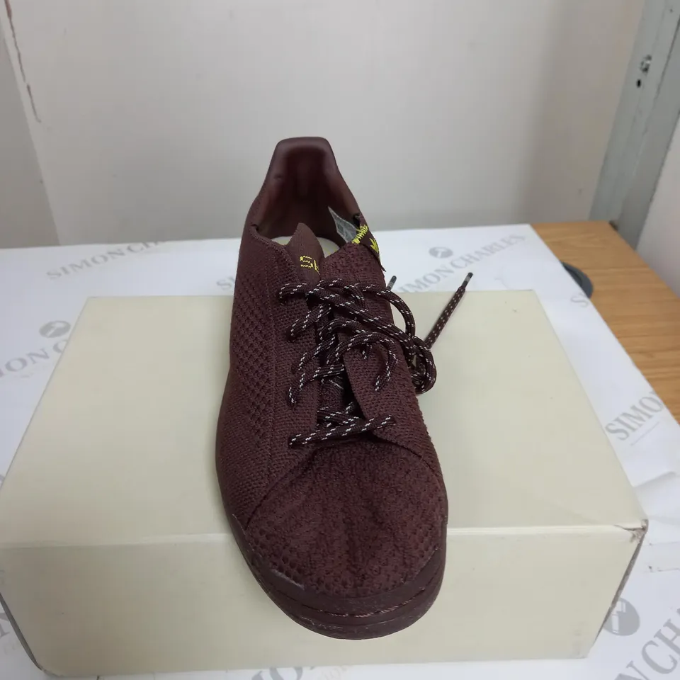 BOXED ADIDAS PHARRELL X SUPERSTARS SIZE 6