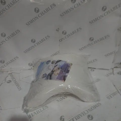 BOX OF ASSORTED HOUSEHOLD ITEMS TO INCLUDE MEMORY FOAM PILLOW, BLANKET, BEDDING SET ETC