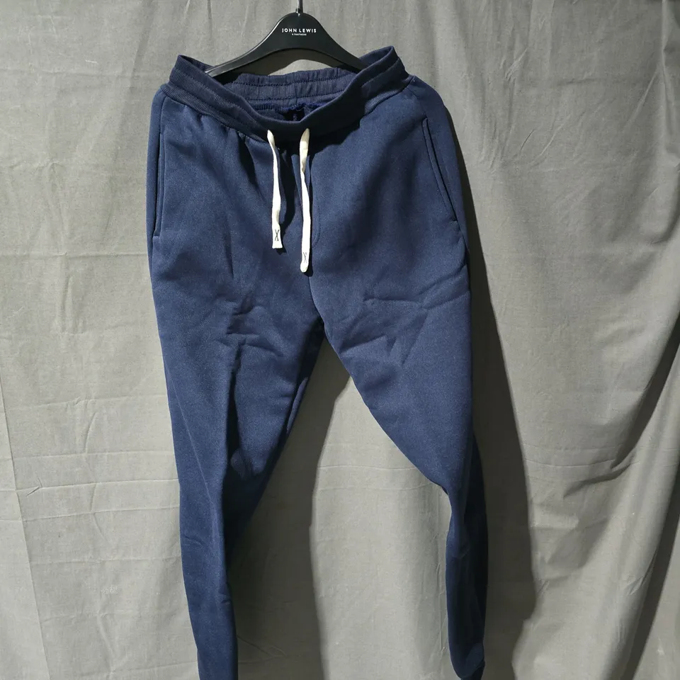 BOX OF APPROXIMATELY 25 ASSORTED CLOTHING ITEMS TO INCLUDE: YOURS BEIGE HOODED FLEECE, UNBRANDED TRACKSUIT BOTTOMS AND FUR LINED BLACK PARKA.