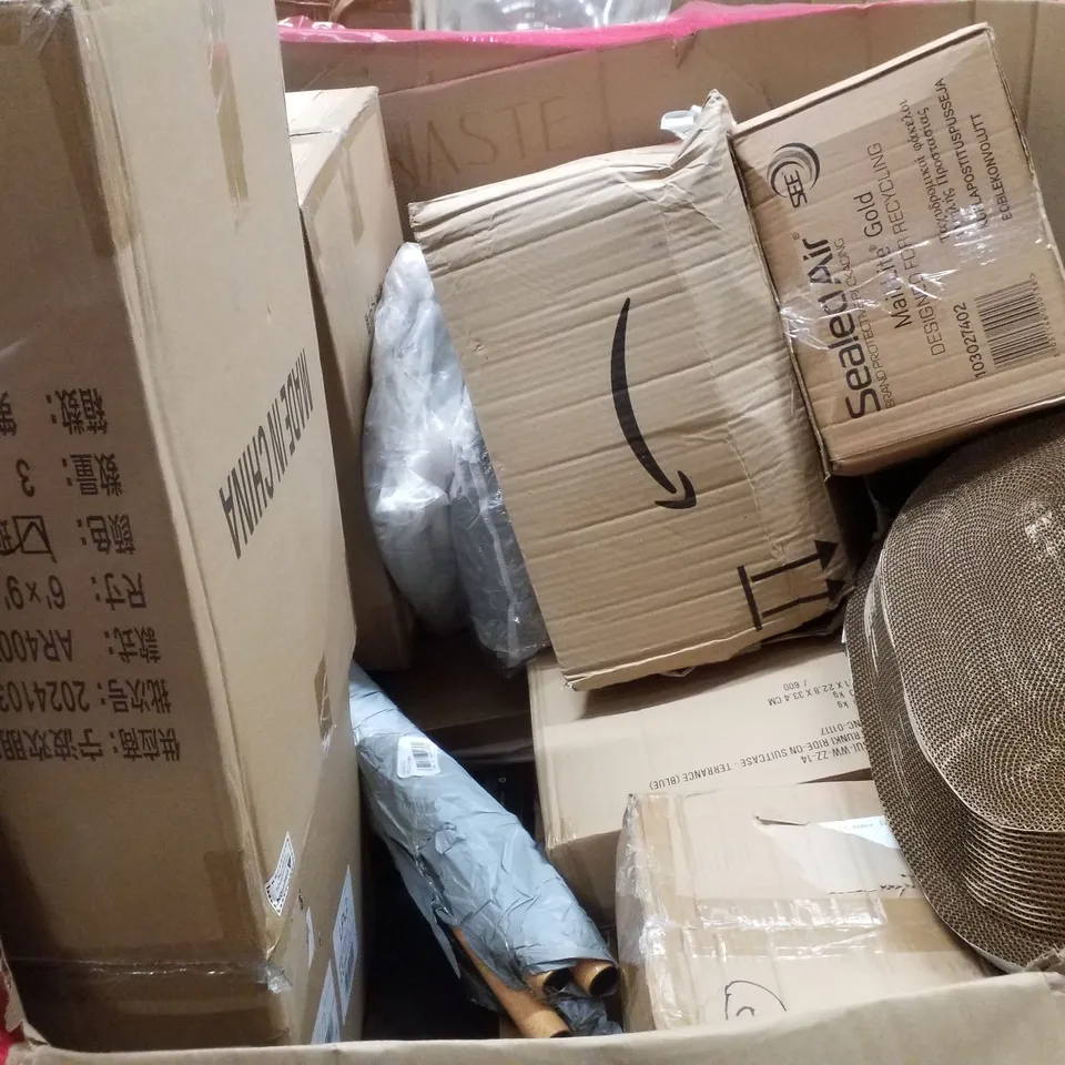 PALLET CONTAINING ASSORTED PRODUCTS INCLUDING INSECT KILLER, FLOATING SHELVES, SEAT CUSHION, OUTDOOR DECORATIVE FENCE & SUITCASES