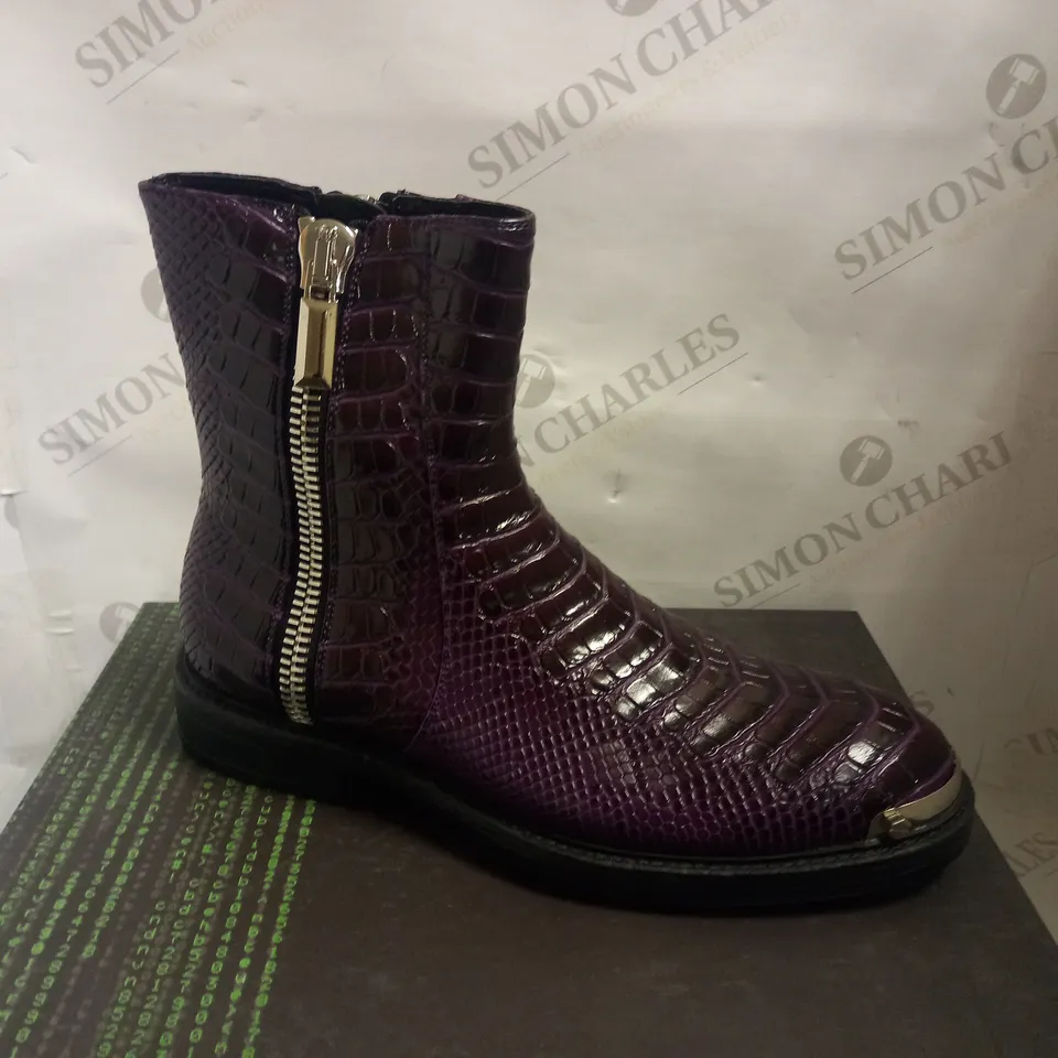 KOI VEGAN REGICIDE MENS PURPLE SNAKE BOOTS - SIZE 9
