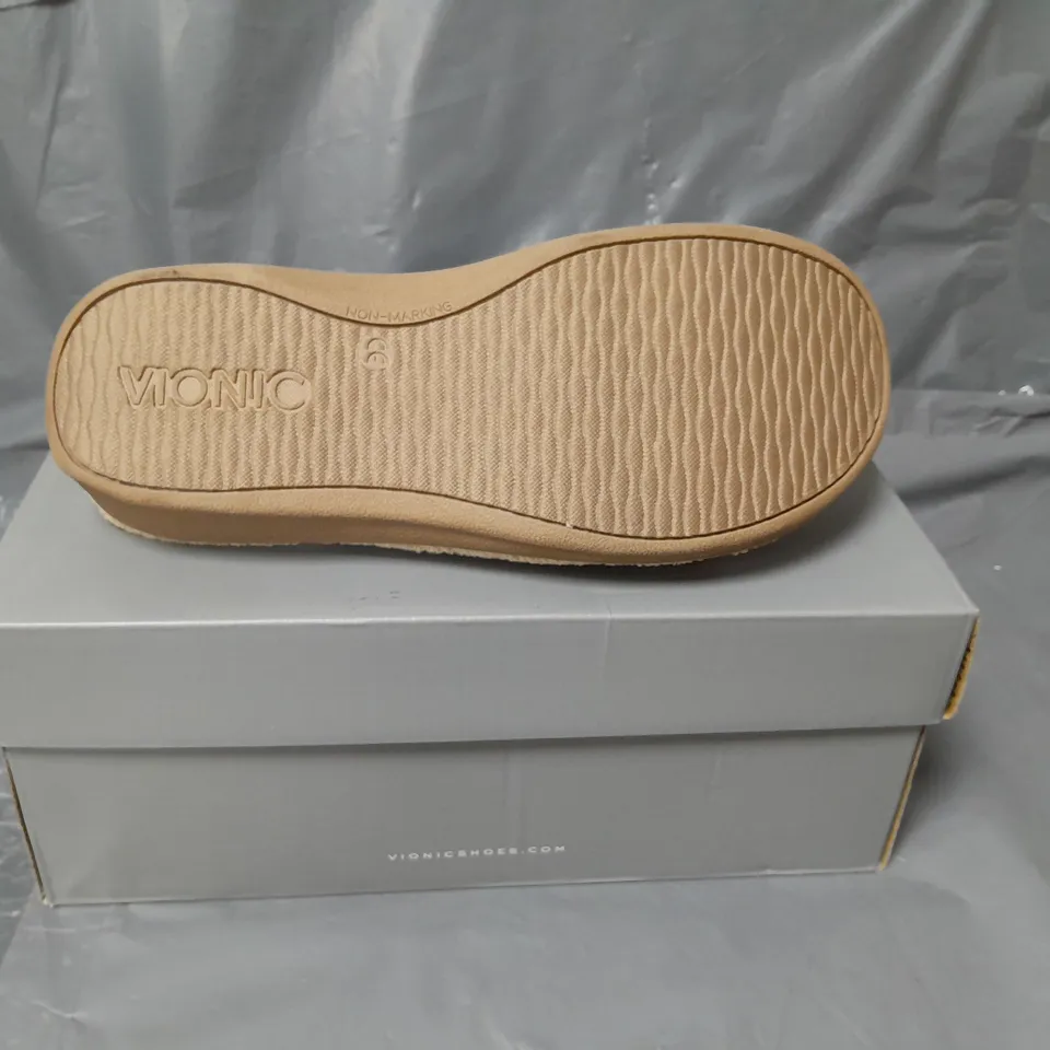 VIONIC LADIES TEDDY FLEECE SLIPPER MULES TAN SIZE 6