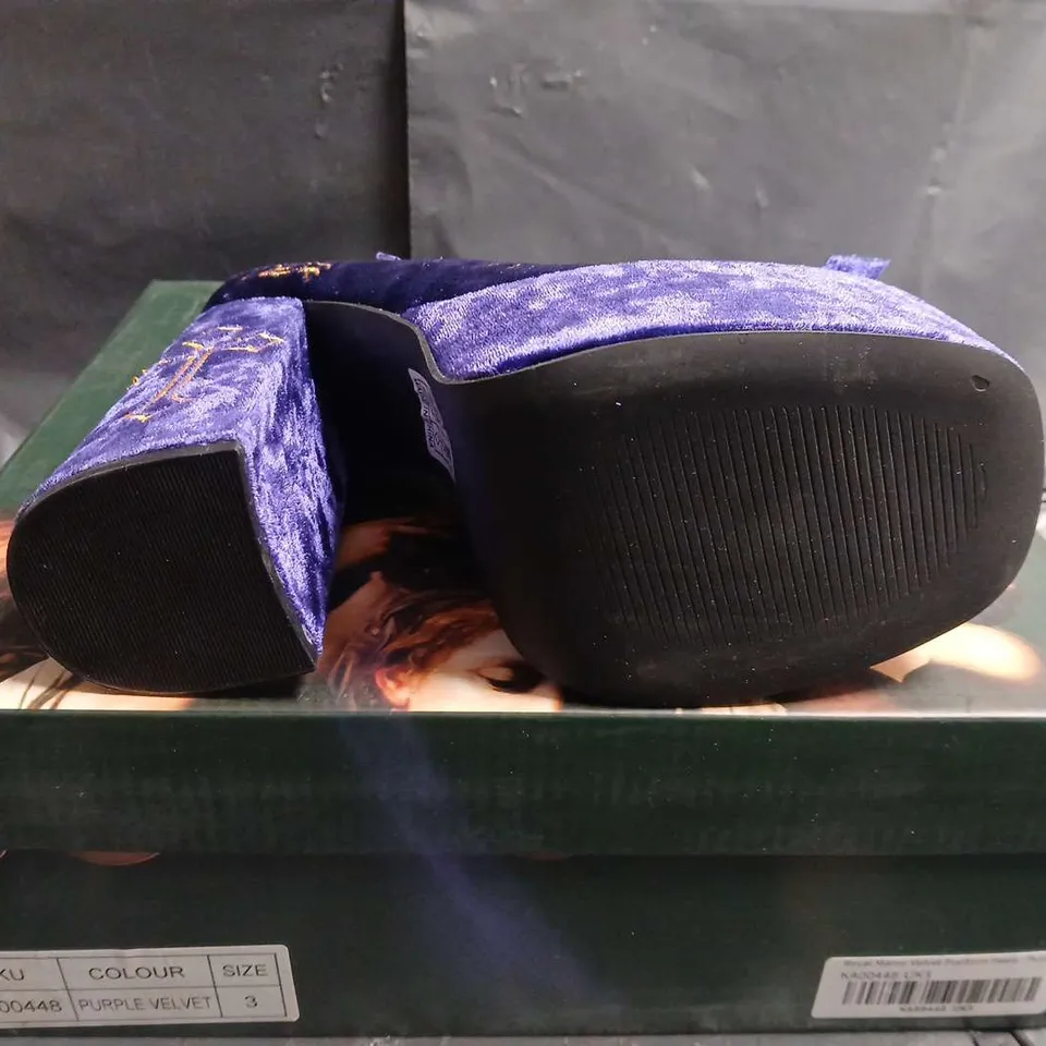 BOXED PAIR OF KOI PURPLE VELVET PLATFORM HEELS WITH GOLD EMBROIDERY & BOW – UK SIZE 3 