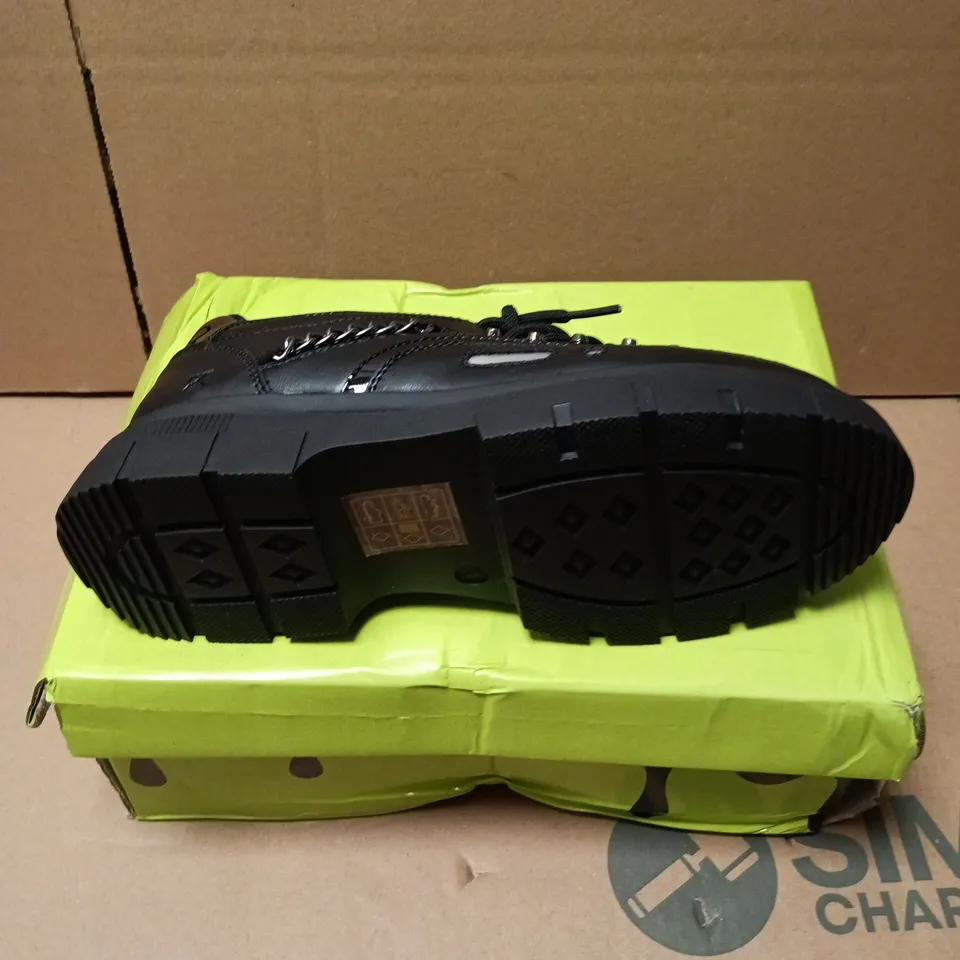 BOXED PAIR OF KOI LIL BANE OF EXILE TRAINERS IN BLACK - UK KIDS SIZE 3