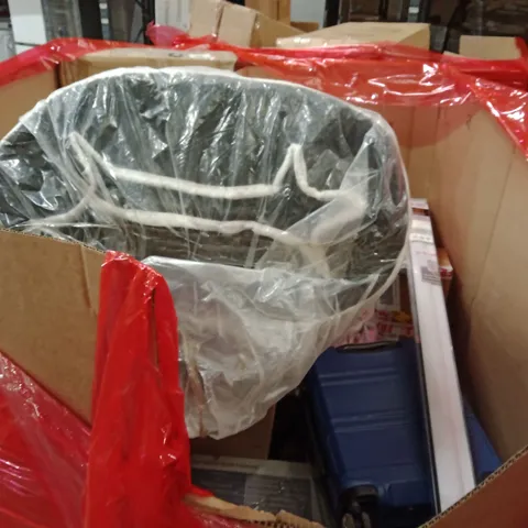 PALLET OF ASSORTED HOUSEHOLD GOODS AND PRODUCTS TO INCLUDE;ROLLER BLINDS,ROLLED UP MATTRESS, SUITCASE, BACKPACK