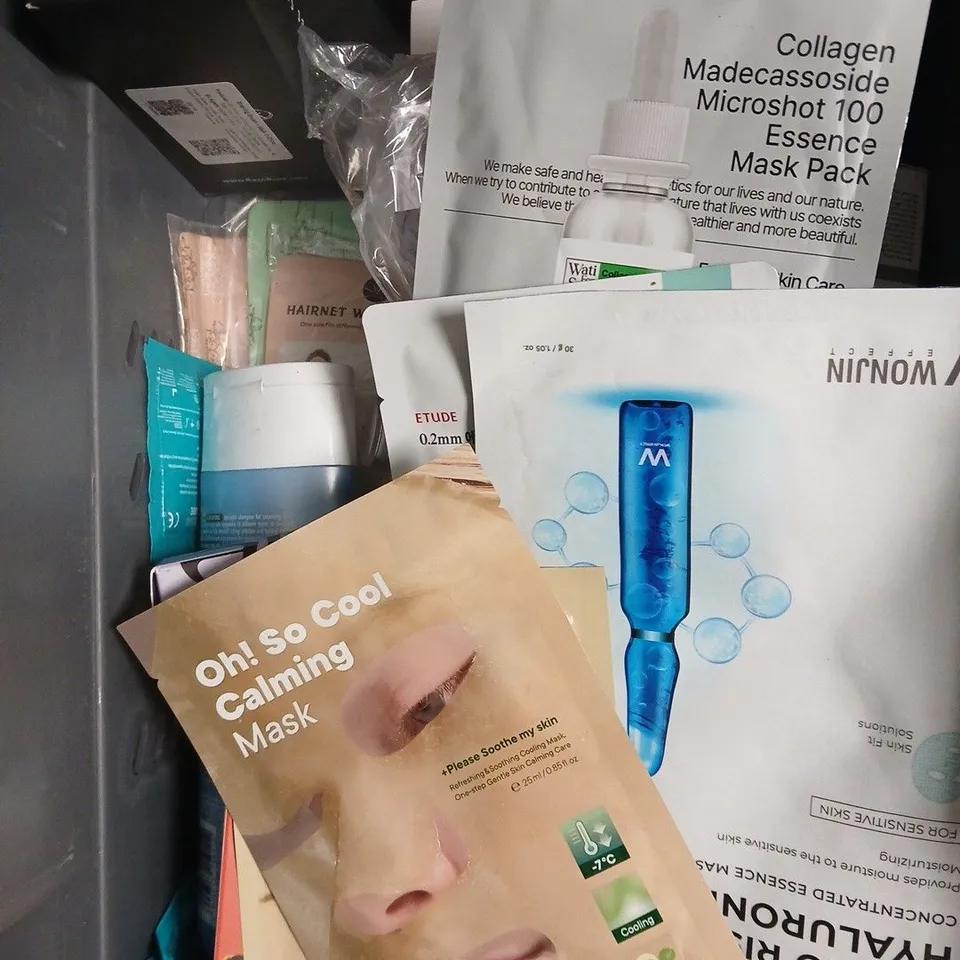 APPROXIMATELY 20 ASSORTED HEALTH & BEAUTY PRODUCTS TO INCLUDE CHARCOAL SOAP, NECK MASSAGER, PINE TAR BODY WASH ETC