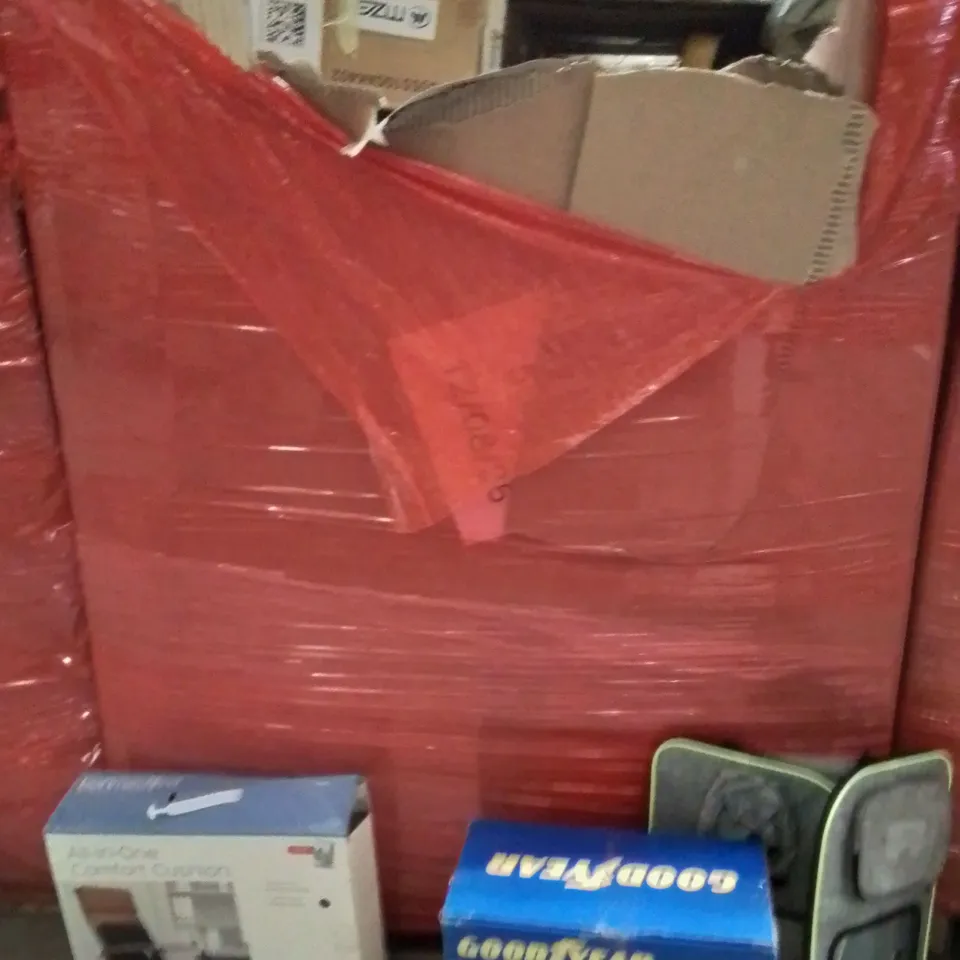 PALLET OF ASSORTED HOUSEHOLD GOODS AND PRODUCTS TO INCLUDE;CUSHION,HOSE AIR REEL,PET TRAVEL BAG