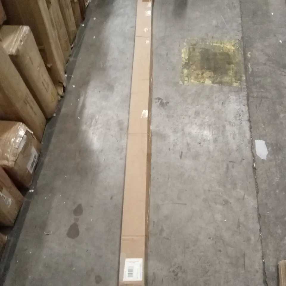 BOXED 25mm PVC VENETIAN BLIND, WOOD PRINT - 180 x 160cm