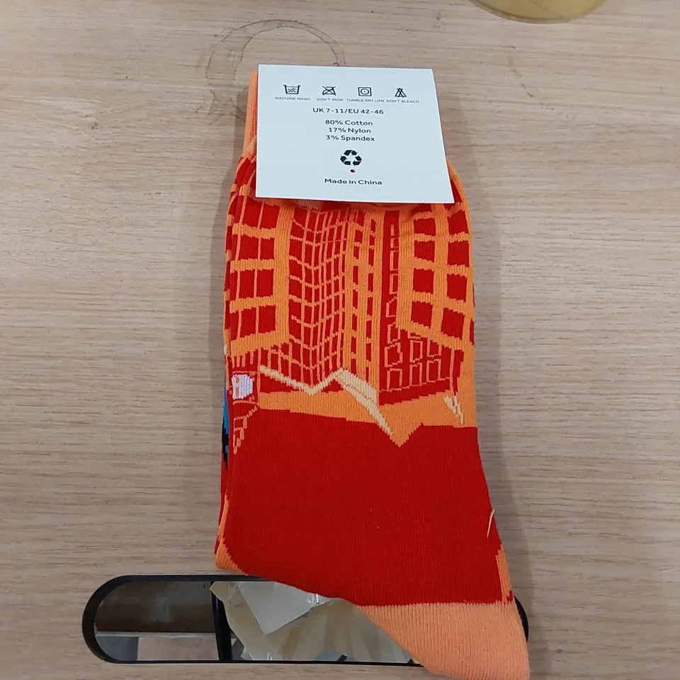 BOX OF APPROXIMATELY 27 BRAND NEW PAIRS OF BIER CO SUPER DAD SOCKS (1 BOX)