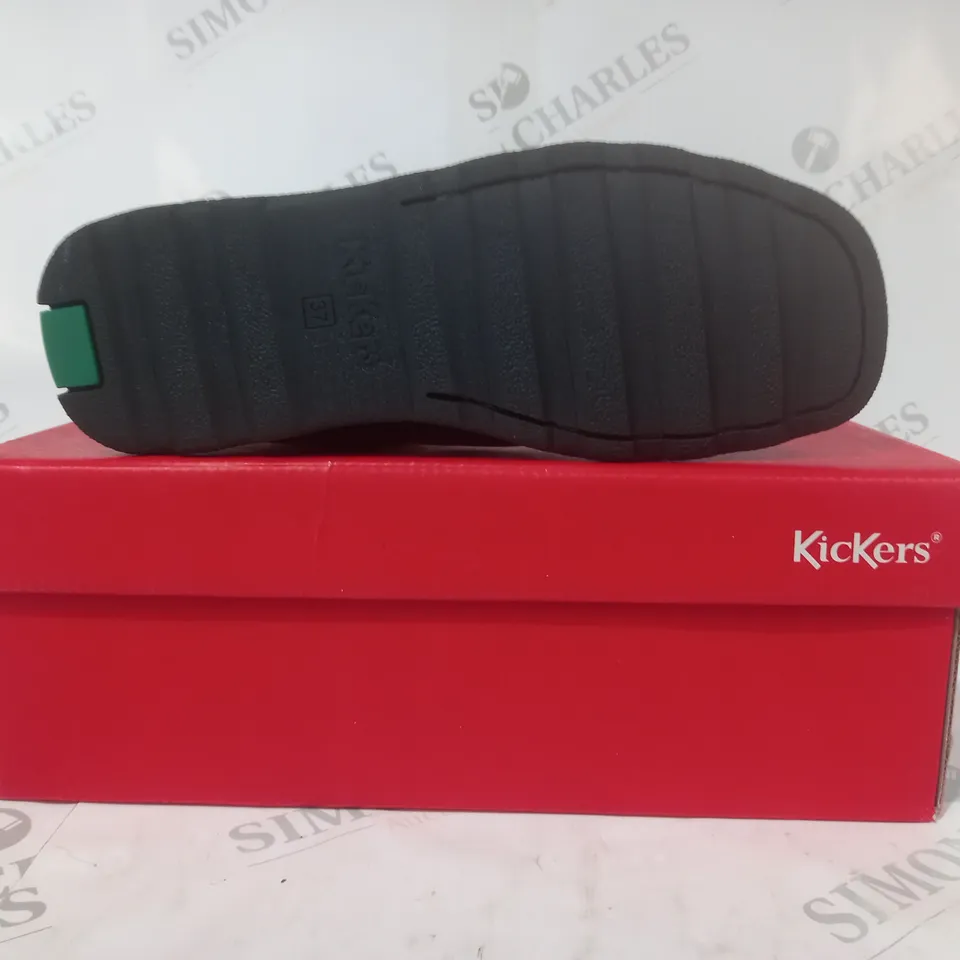 BOXED PAIR OF KICKERS LACE UP SHOES IN BLACK EU SIZE 37