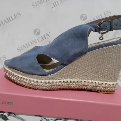 BOX CONTAINING 5 PAIRS OF MODA IN PELLE PERIAR WEDGE LIGHT BLUE SUEDE SANDAL UK SIZE 7