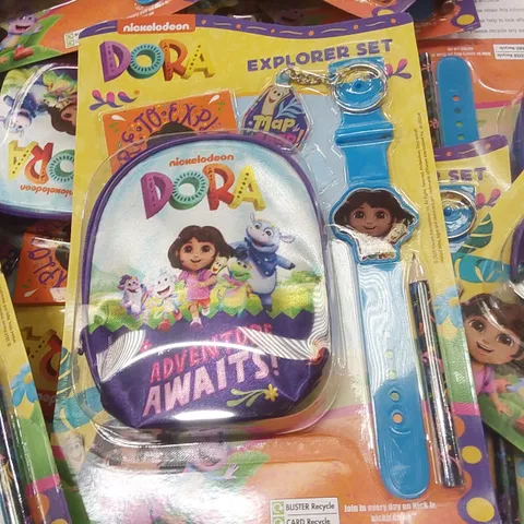 PALLET CONTAINING APPROXIMATELY 2000 BRAND NEW DORA THE EXPLORER BACKPACK KEYRING SETS