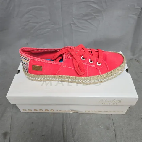 BOX PAIR OF BLOWFISH MALIBU SNEAKERS IN BITTERSWEET SIZE 7
