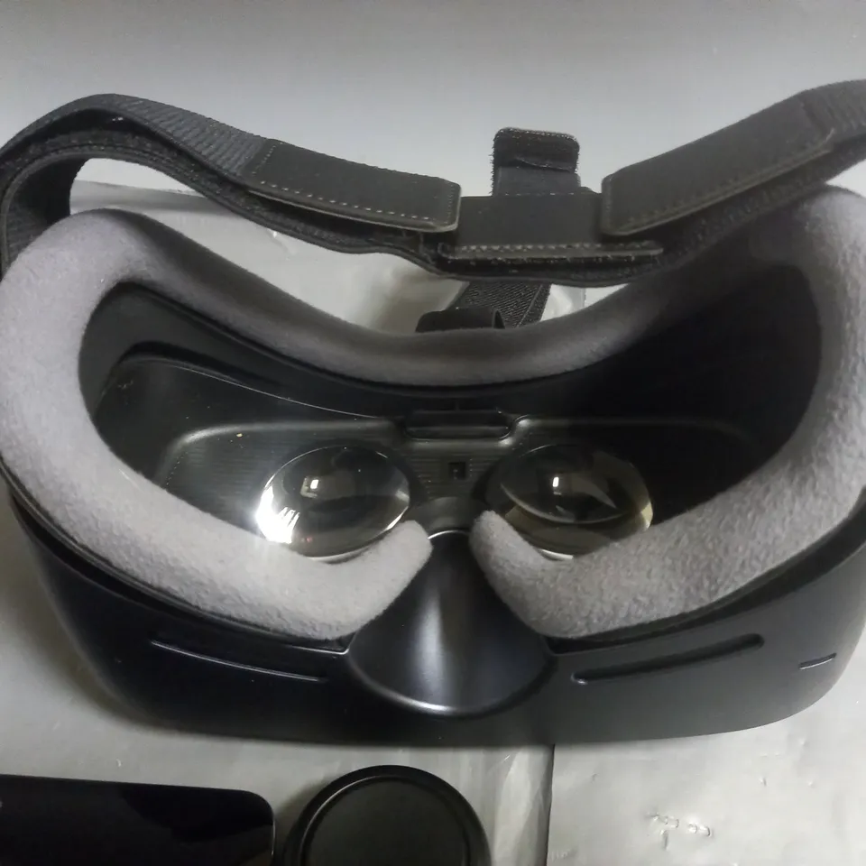 SAMSUNG GEAR VR WITH CONTROLLER