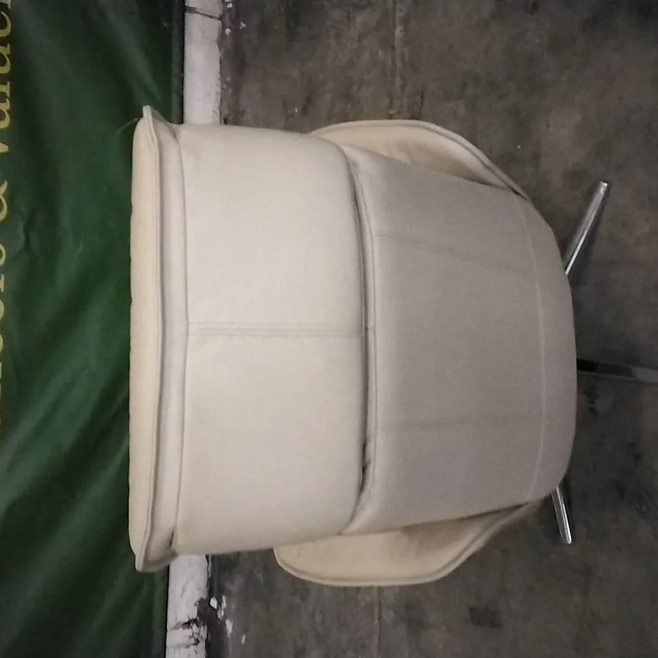 QUALITY BRITISH DESIGNED & MANUFACTURED G PLAN CREAM LEATHER SWIVEL ARMCHAIR
