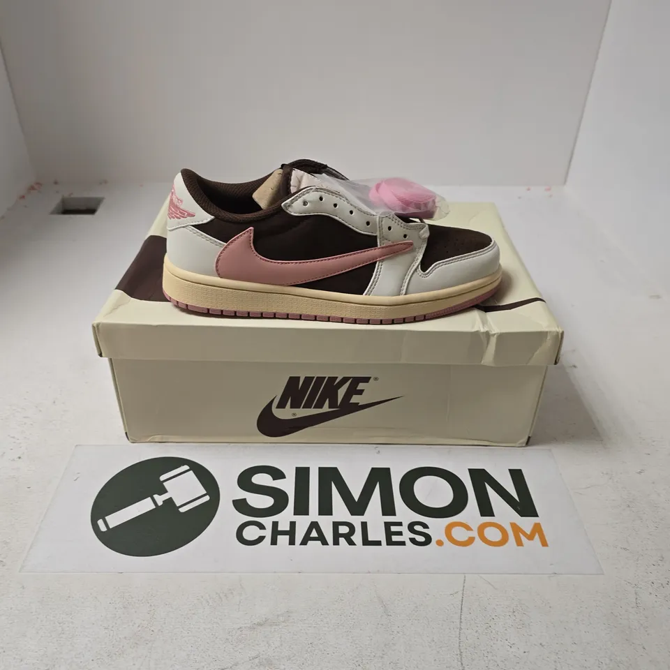 BOXED PAIR OF NIKE WOMENS AIR JORDAN 1 LOW TRAINERS TRAINERS IN BROWN/PINK/WHITE - UK 6