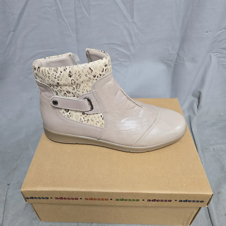ADESSO WOMEN'S ANKLE BOOT – BEIGE LEATHER WITH SNAKESKIN COLLAR, BUCKLE DETAIL (BOXED) SIZE 40
