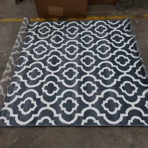 MIST TRADITIONAL RUG - BLUE // SIZE: 160 X 220cm