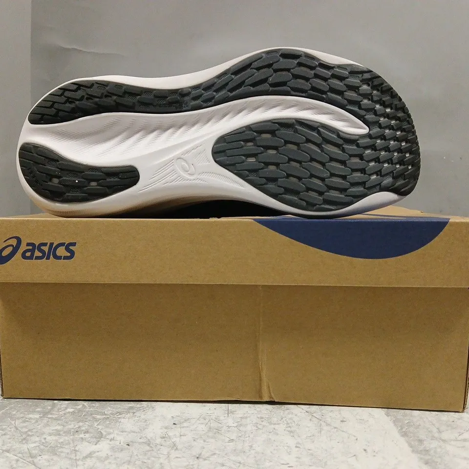 BOXED PAIR OF ASICS GEL-NIMBUS 26 WOMEN'S TRAINERS IN BLACK SIZE UK 6