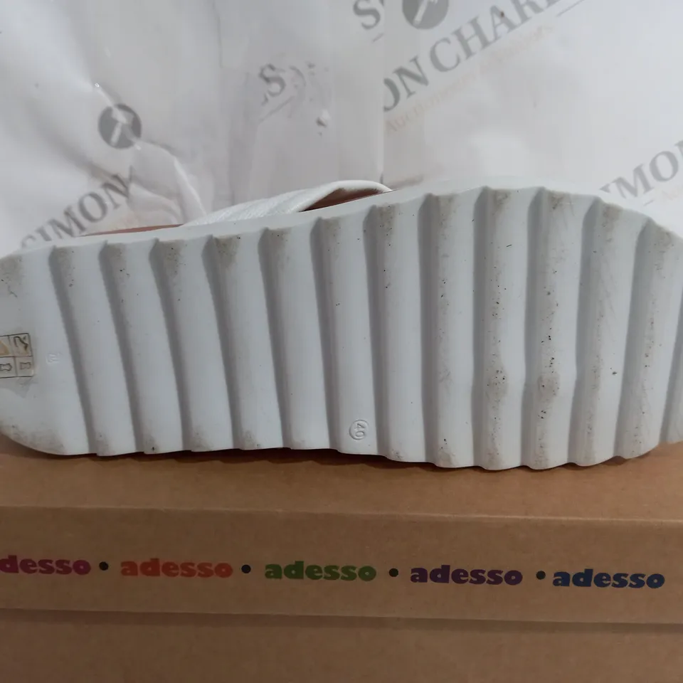 BOXED ADESSO PLATFORM OPEN TOE SANDALS IN WHITE - SIZE 7